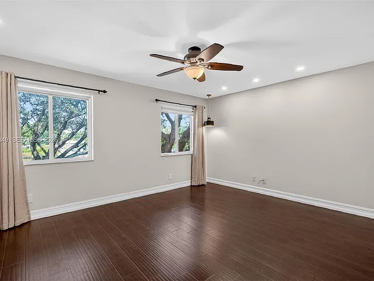 1603 W Harmony Lake Cir — Photo 34