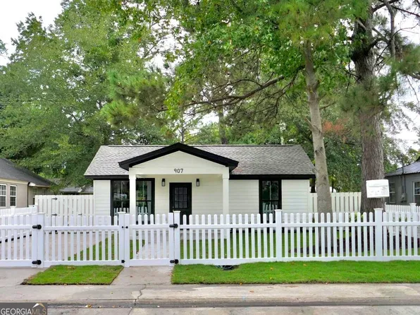 907 Cubbedge St, Savannah, GA 31415