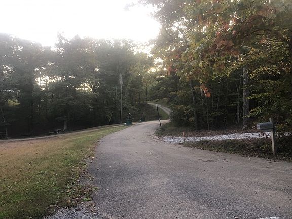 4th image of 202 Circle Ln