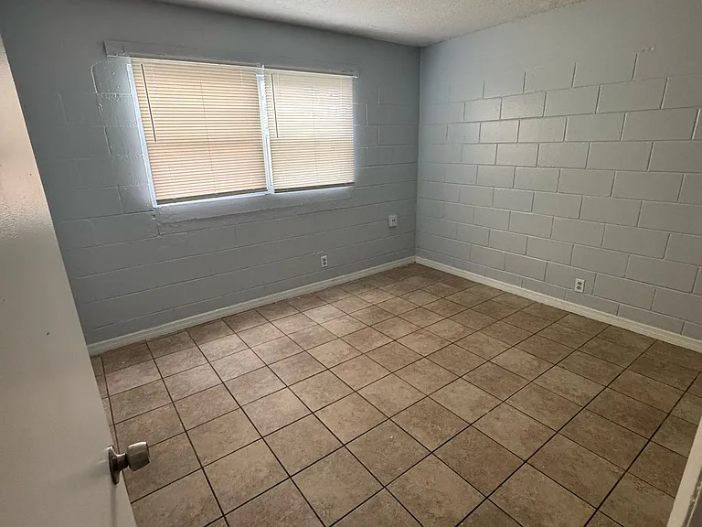 310 Beech Ave #B — Photo 6