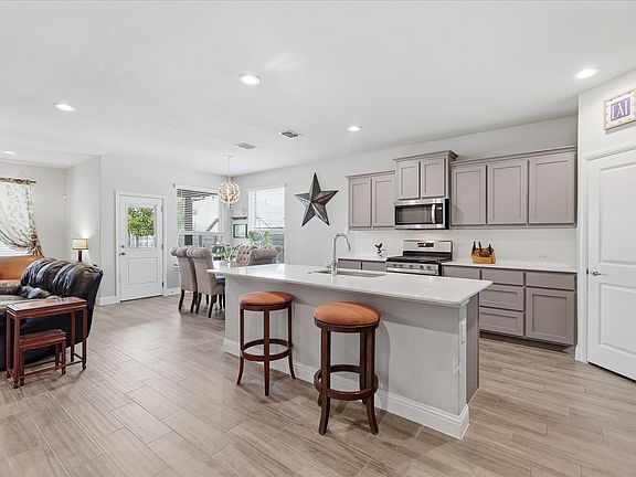3rd image of 1421 Millerbird Way