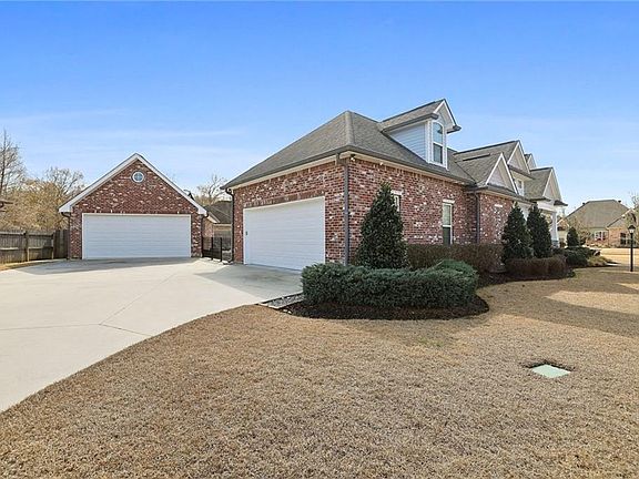 2nd image of 826 Decatur St