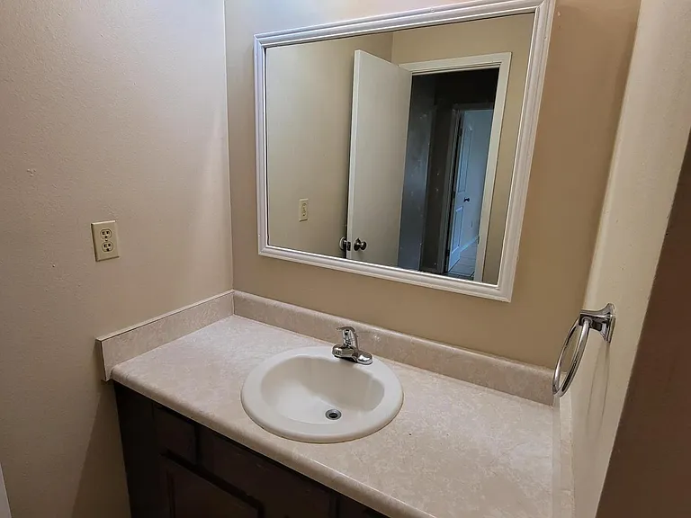 1614 Greenbriar Pkwy #4 — Photo 6