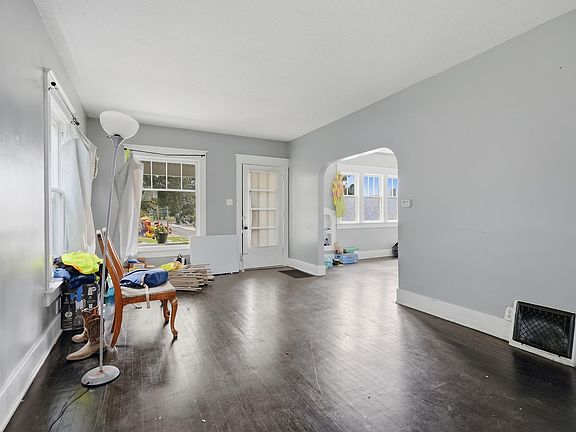 3rd image of 418 Rose Ln