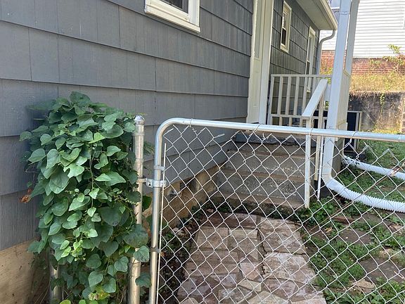 3rd image of 2110 N Park Blvd