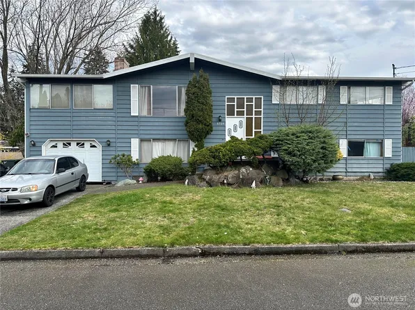 8704 216 Street SW, Edmonds, WA 98026