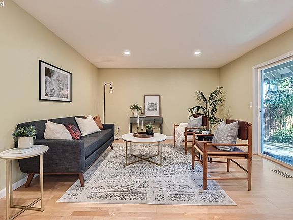 5th image of 2040 SE 70th Ct
