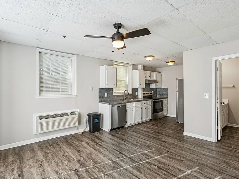 Victorian Village Apartments — Photo 13