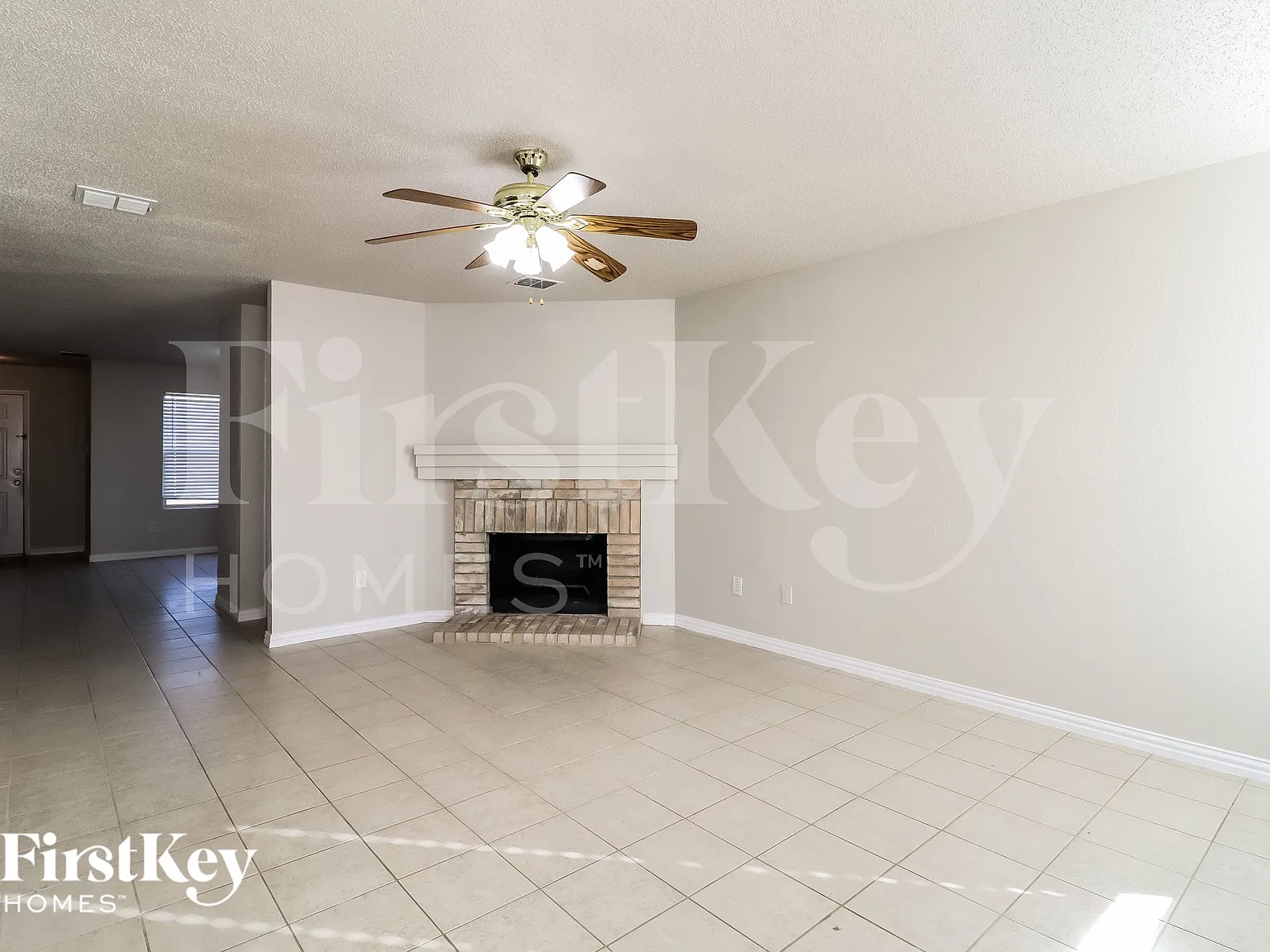 4 bed, 2.5 bath, 2640 sqft, $2,015 — Photo 4