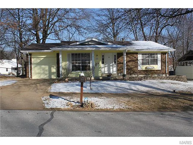 595 Golfwood Dr photo 1