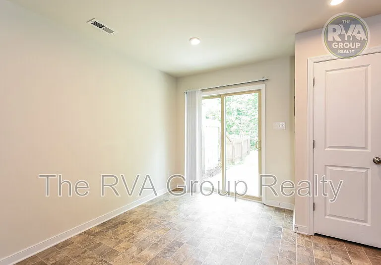3402 Dewsberry Ln — Photo 7