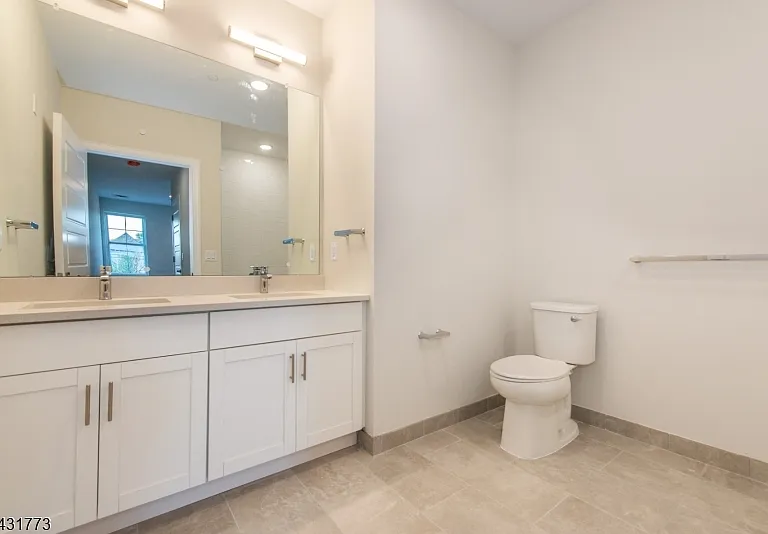 515 Union Blvd #28 — Photo 10