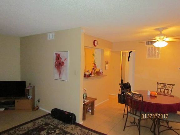 Livingroom/Dining combo