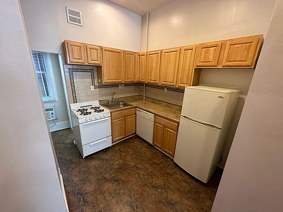 3rd image of 2311 Christian St APT 1F