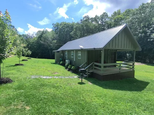 68 Rhododendron Dr, Jumping Branch, WV 25969