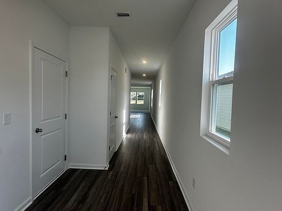 2nd image of 32 ORIOLE Road