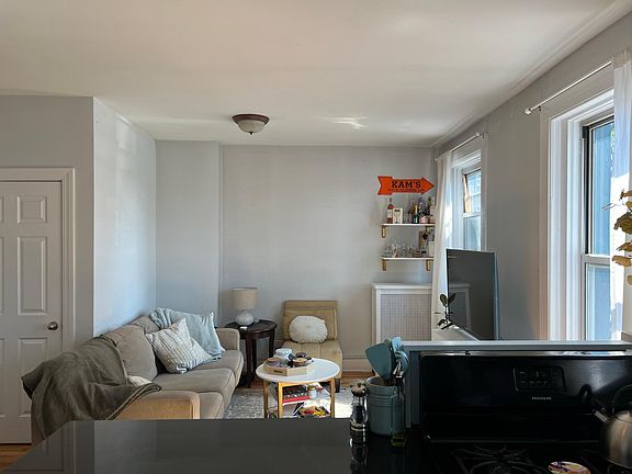 2nd image of 1630 N Lasalle St Unit 4