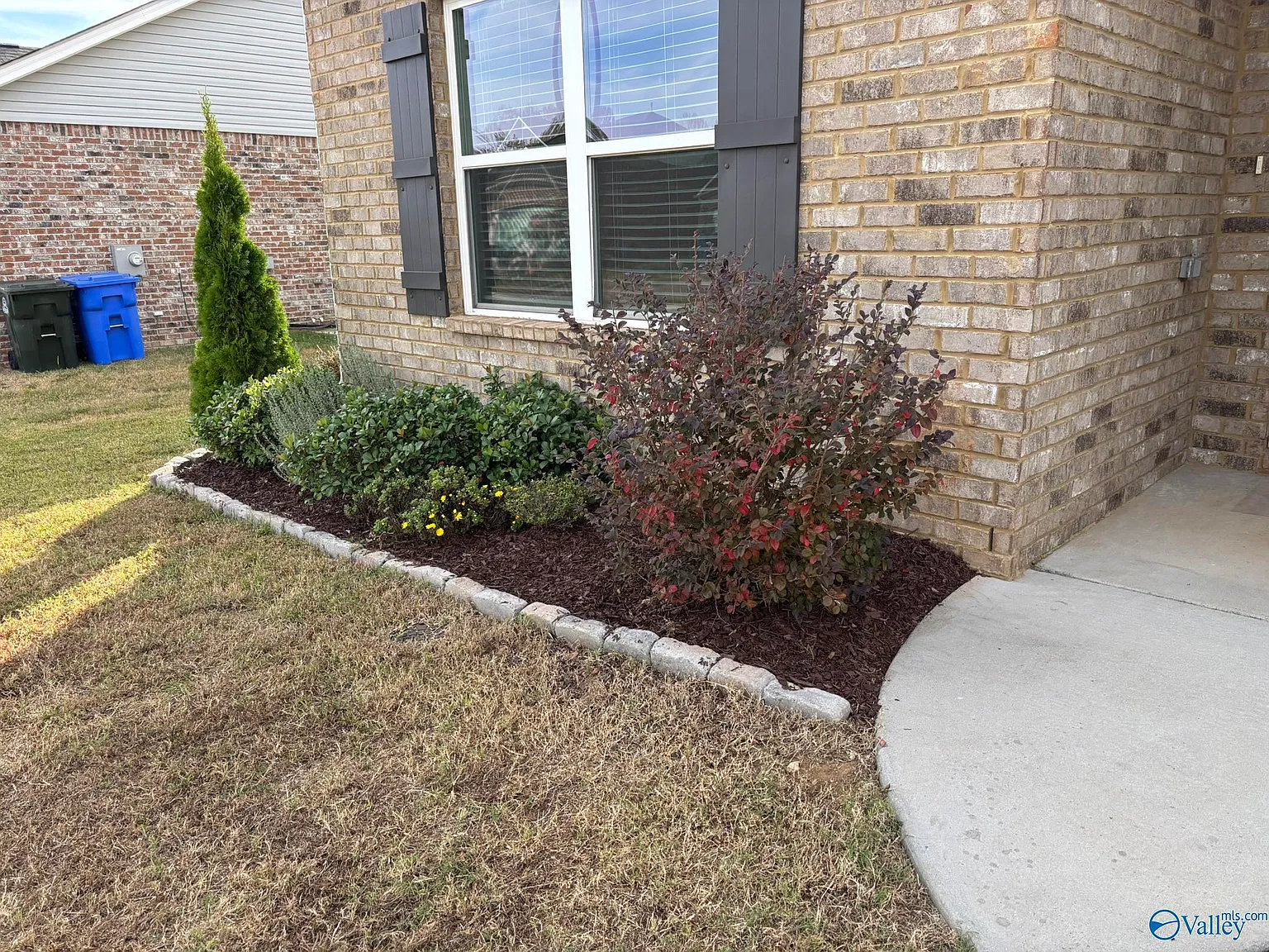 3 bed, 2.0 bath, 1740 sqft, $2,000 — Photo 3