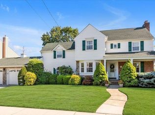 17 Salem Rd, East Rockaway, NY 11518