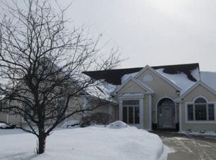 N66W13631 Crestwood Dr, Menomonee Falls, WI 53051