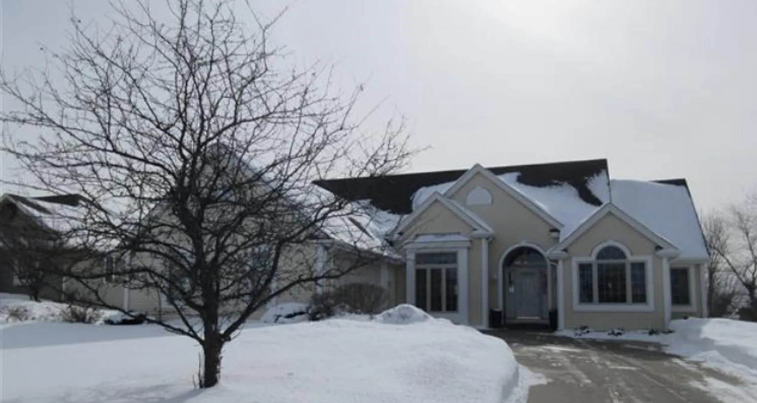 N66W13631 Crestwood Dr photo 1