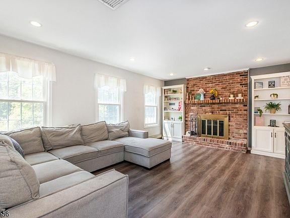 2nd image of 23A Lee Hill Rd