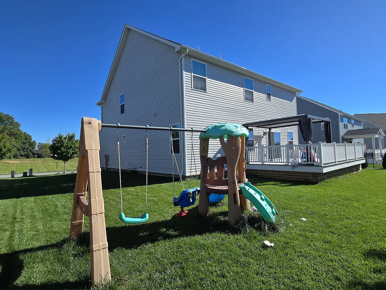5 bed, 2718 sqft, $3,300 — Photo 3