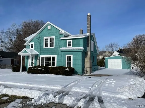 217 Monroe St, Sackets Harbor, NY 13685