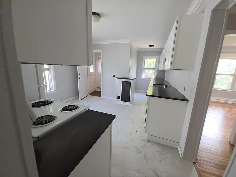 25-27 Woodlawn St #2 — Photo 13