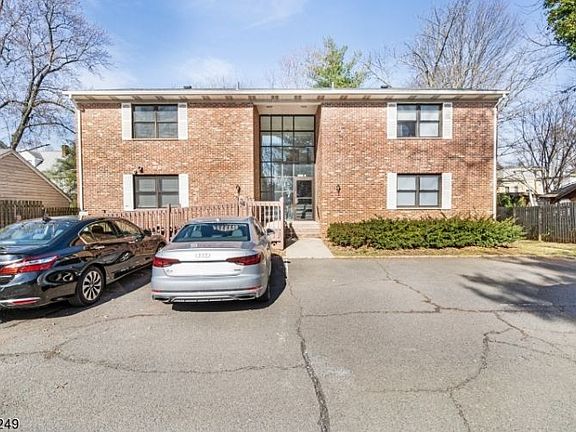 3rd image of 139 Maple Ave APT 204