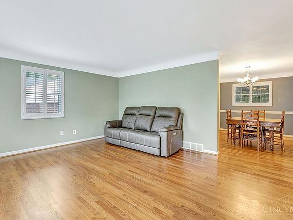3rd image of 8000 Queens Ave