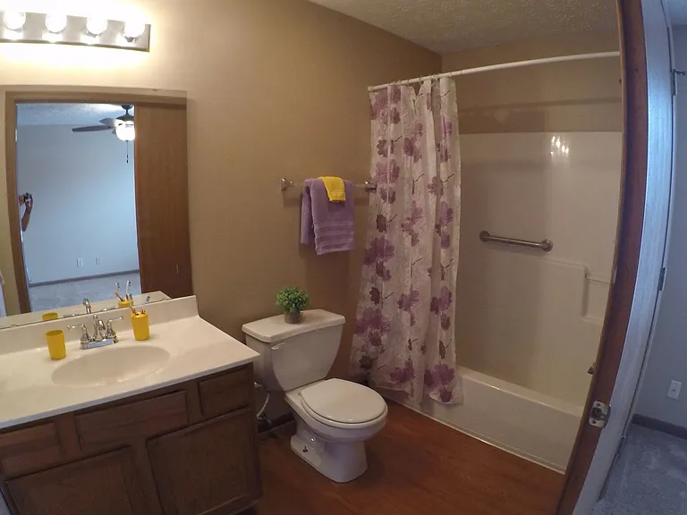 Crosspoint Apartments — Photo 8