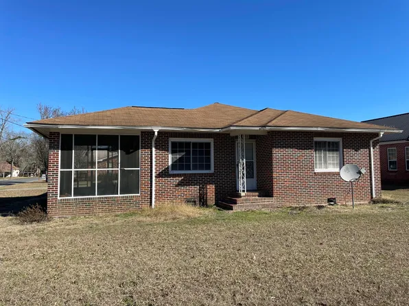 502 E Barnard St, Glennville, GA 30427