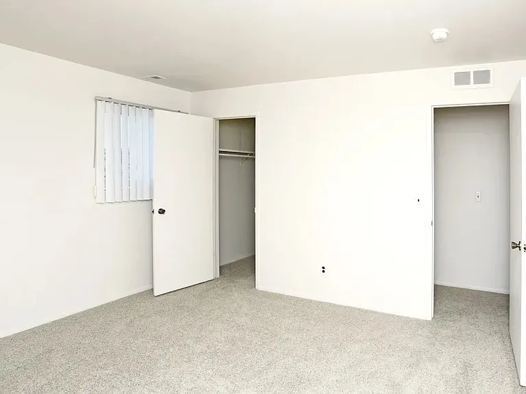 Garfield Plaza Apts. — Photo 5