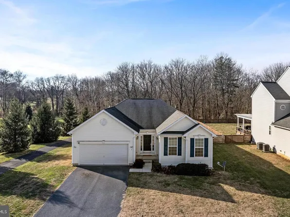 19 Oden Dr, Charles Town, WV 25414