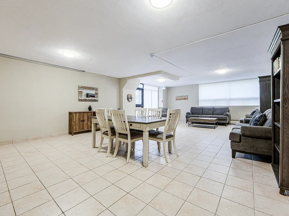175 Shaughnessy Blvd