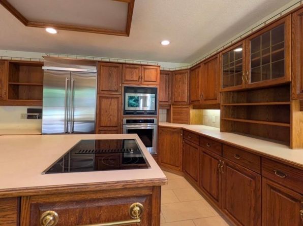 4 bedroom rental in Burnaby — photo 7