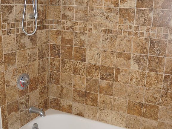 5th image of 256 Franklin Ave APT 2C