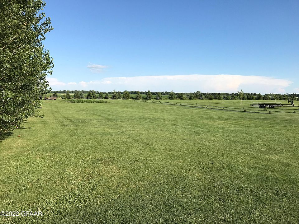 2nd image of 32 Prairie Wood