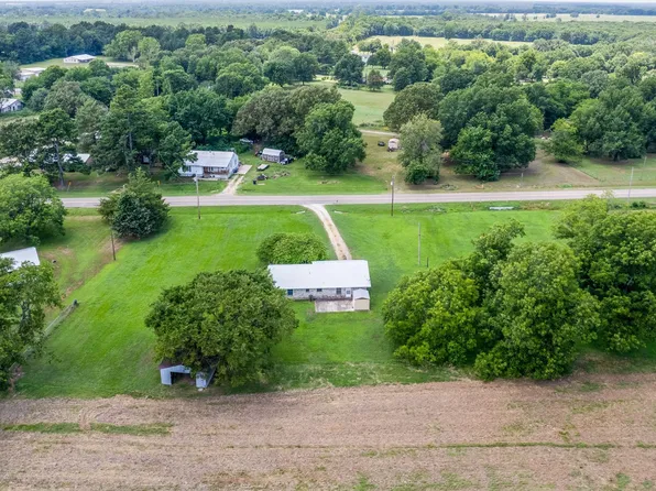 9021 Farm Road 2120, Bagwell, TX 75412