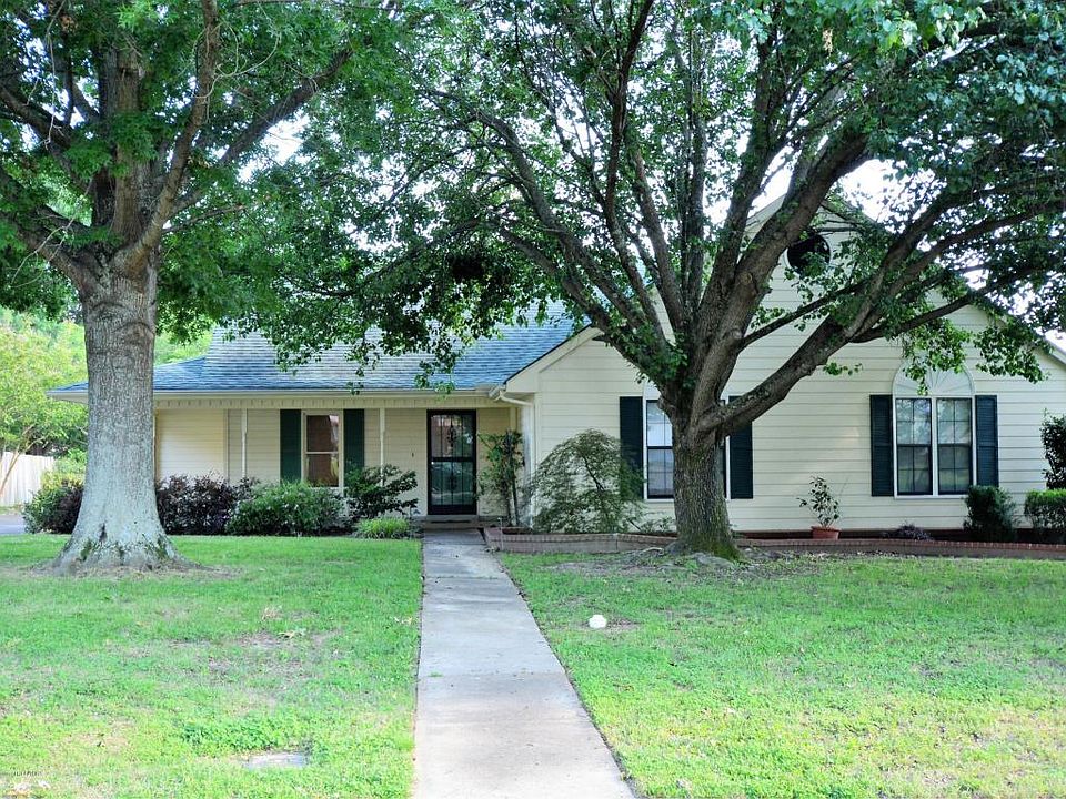 1st image of 399 Ann Marie Dr