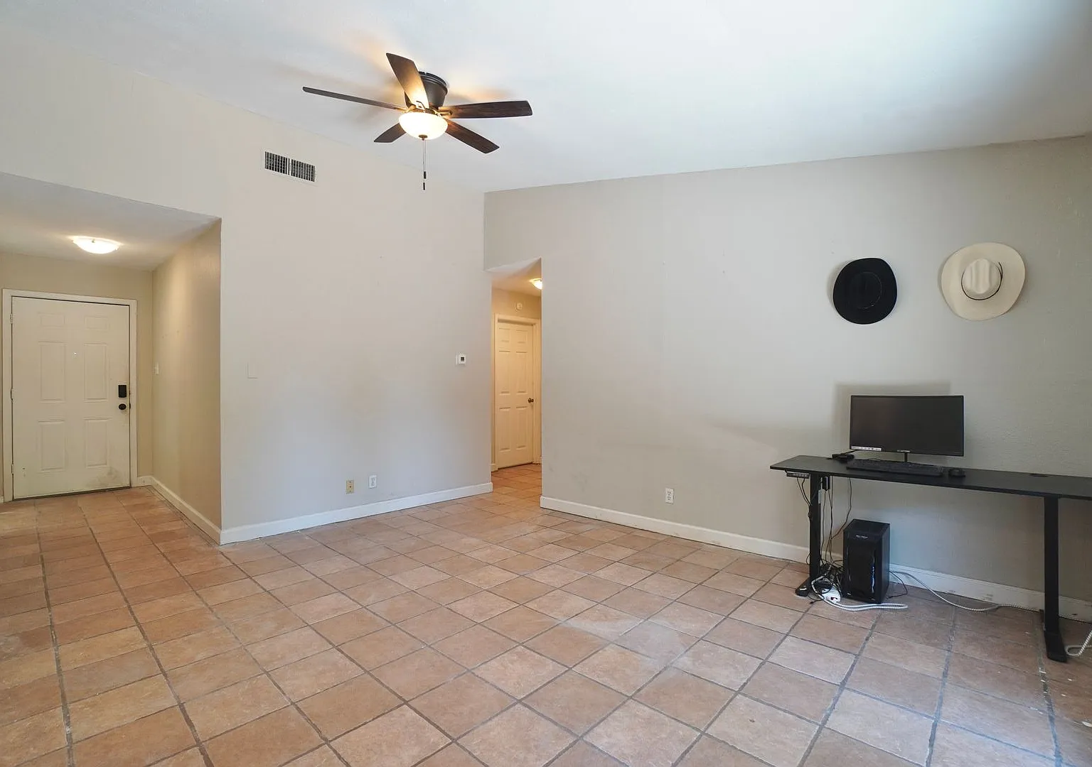 3 BR / 1 BA Charming Austin Home with Expansive Yard & Built-Ins! — Photo 3