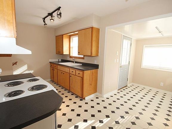 3rd image of 1509 Bel Air Dr