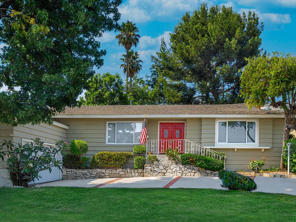 1st image of 321 Parkwood Ln