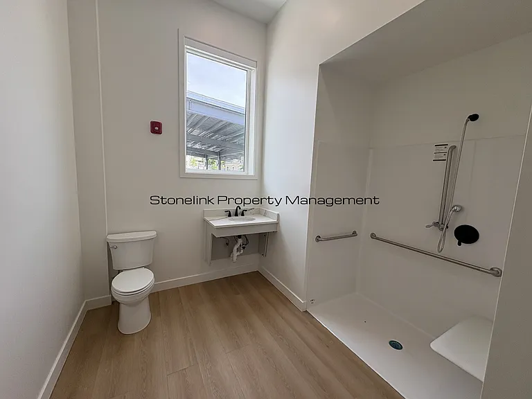 265 Manton Ave — Photo 32