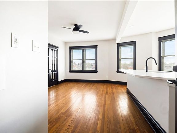 5th image of 4909 Lindenwood Ave #310
