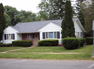 13 Vernon St, Middleport, NY 14105