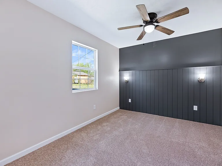 821 N Clara St — Photo 16