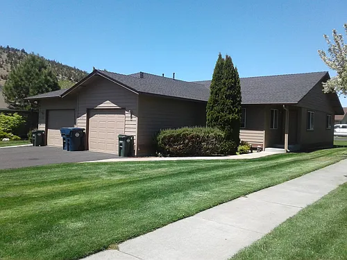 2124 NE Linnea Dr Photo 1