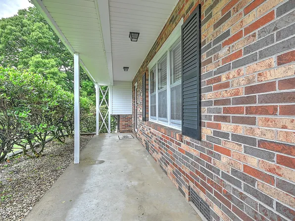 1607 Seminole Dr, Johnson City, TN 37604